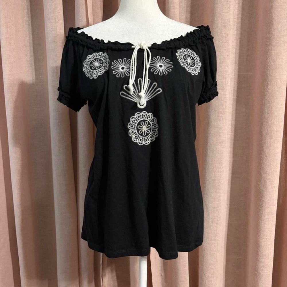Black Y2k Off-Shoulder Embroidered Floral Top